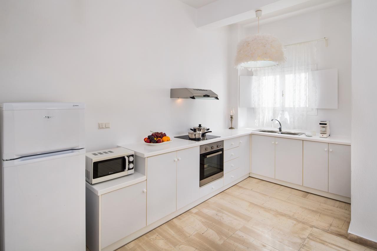 Sol Mare Salis Apartment Kamari  Ngoại thất bức ảnh